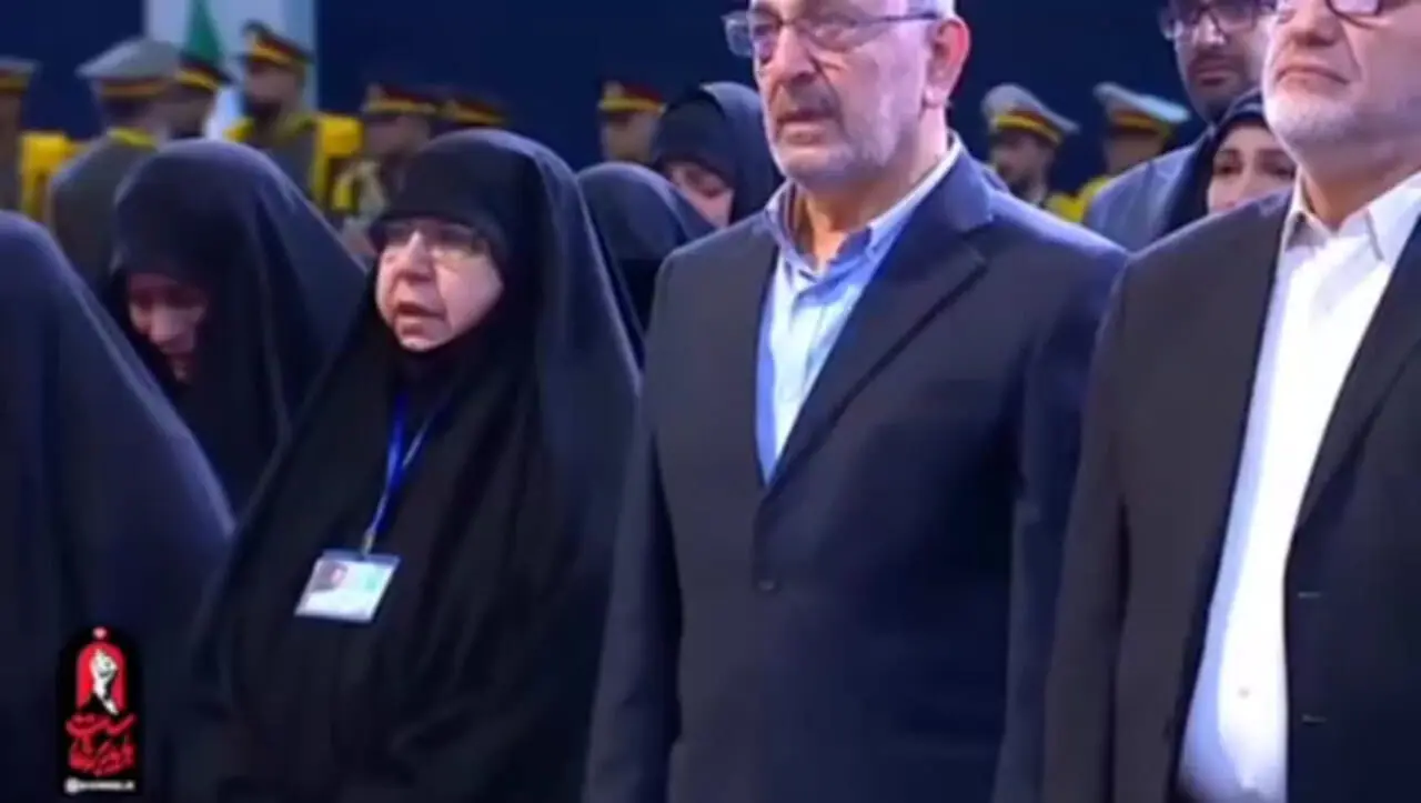 حضور خانوادههای نصرالله و مغنیه در مراسم تشییع رهبر انقلاب