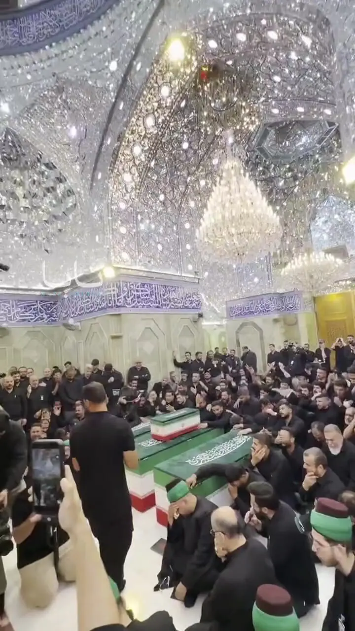 تصاویر پیکر رهبر شهید انقلاب در حرم حضرت عباس(ع) منتشر شد