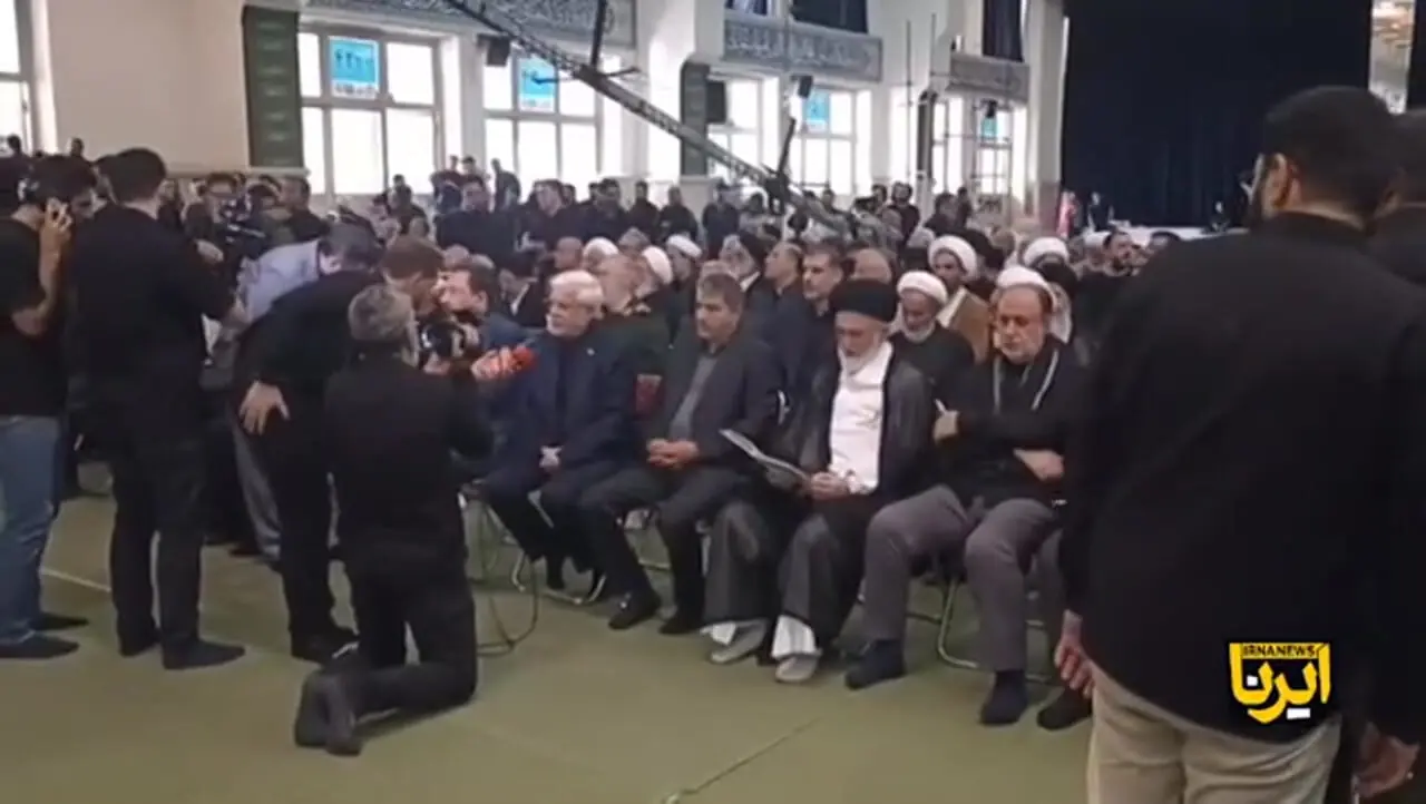 ویدیوی حضور سه فرزند رهبر شهید در مراسم بزرگداشت